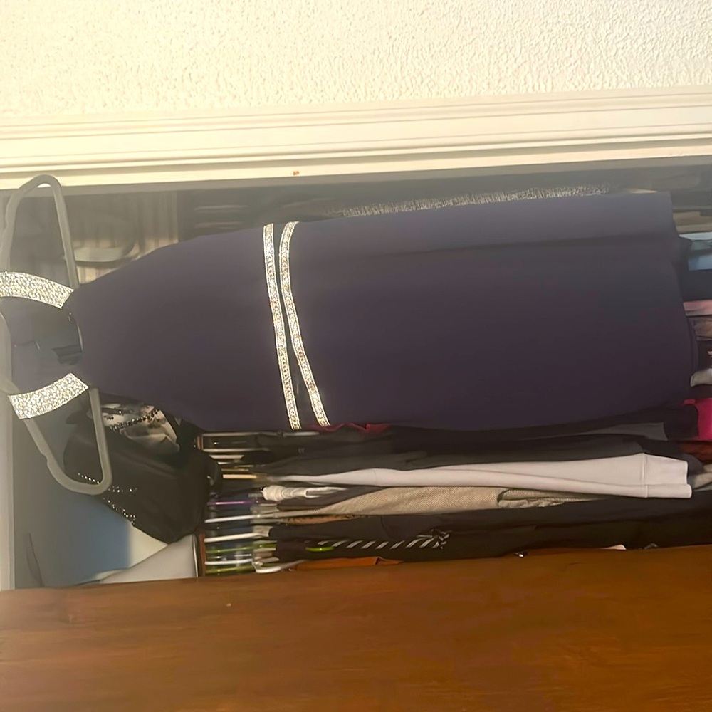 Beautiful formfitting navy dress